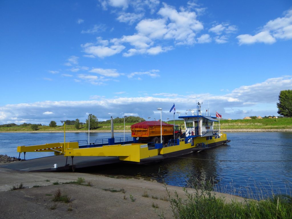 De veerboot tussen Pannerden en Doornenburg.