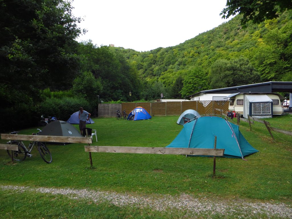 Overnachten op camping Rheineck.