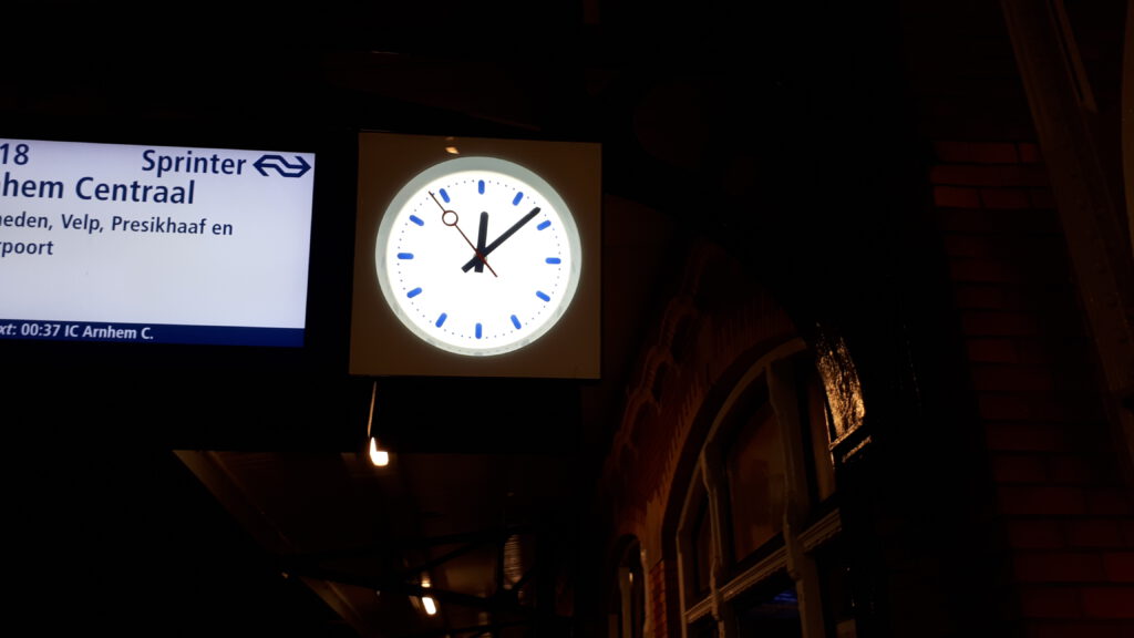 Aankomst op Dieren Hauptbahnhof even na middernacht,