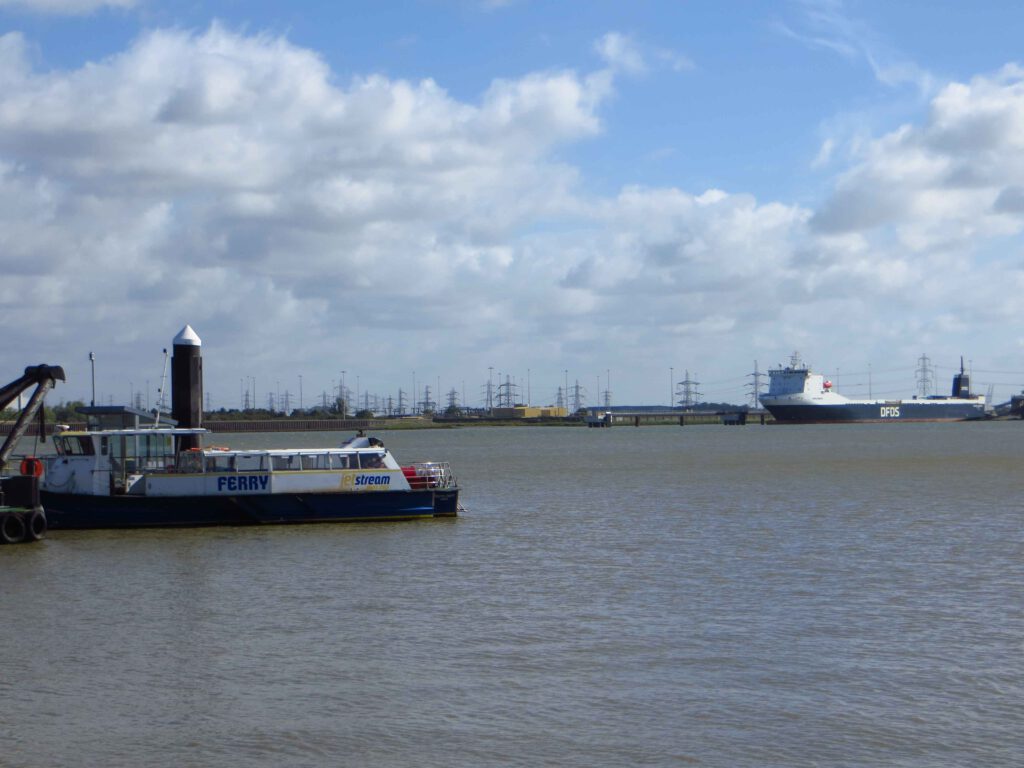 De ferry van Tilbury naar Gravesend, waarmee ik de Thames ben overgestoken.
